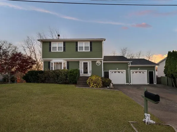 9 Hill St, North Providence, RI 02904