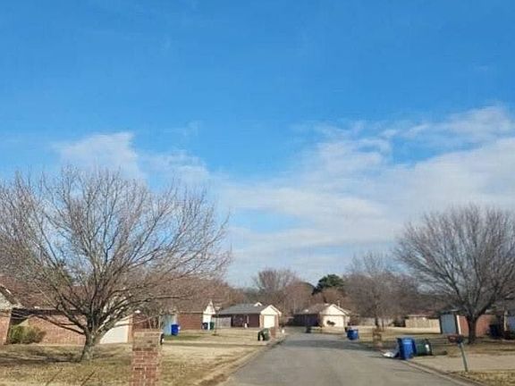 5th image of 2215 Cedar Oaks Dr