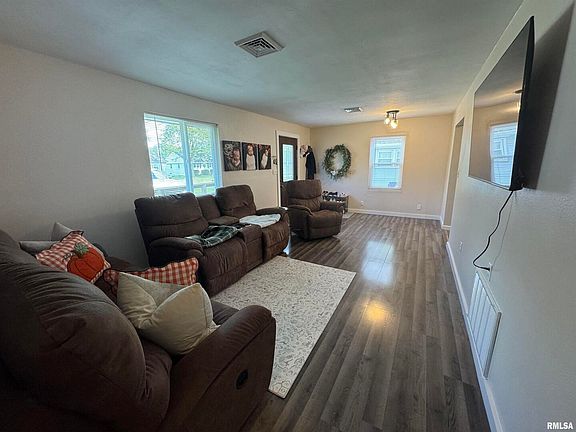 5th image of 801 W 5th St