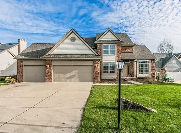 3rd image of 2031 Medina Dr
