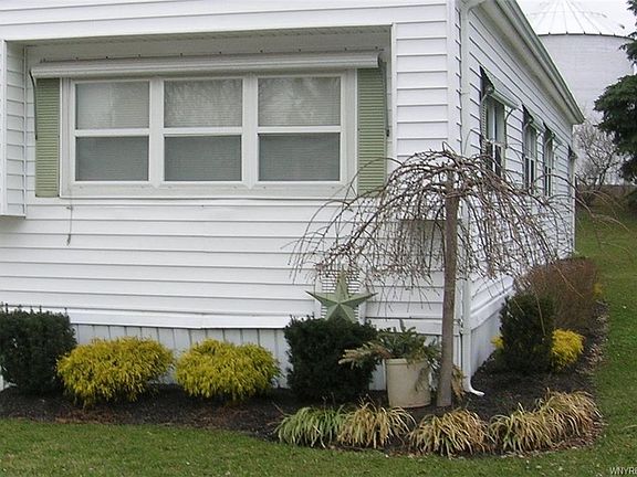 2nd image of 9 Wesley Dr