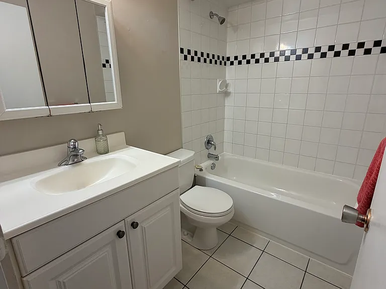 1330 W 14th Ave #7 — Photo 13