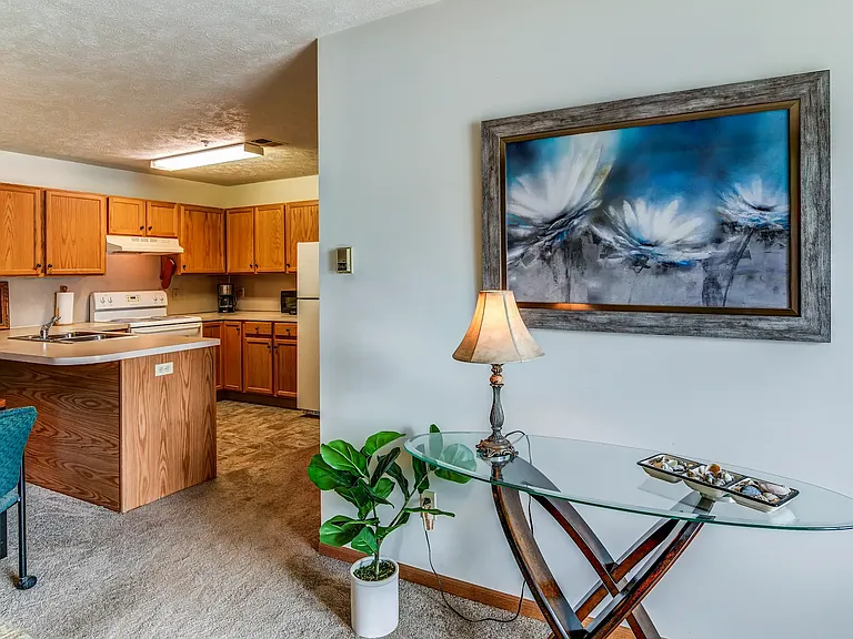 Thorn-Barry Apartments — Photo 7