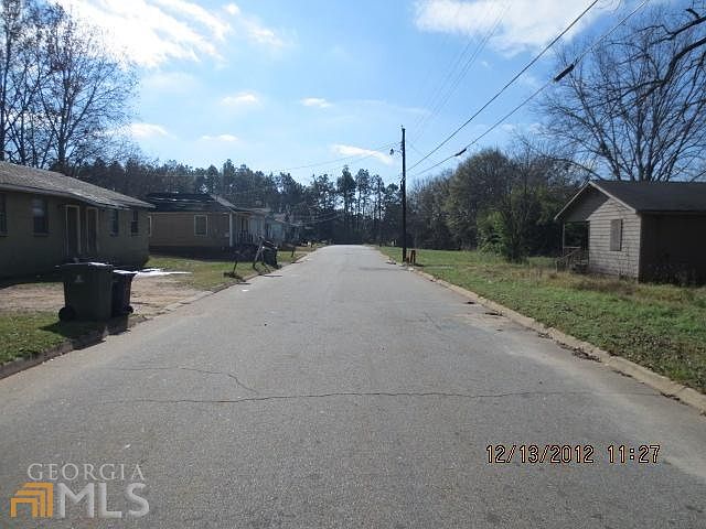 2nd image of 825 Scales St