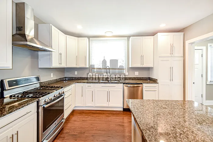 1548 Lexington Ave — Photo 14