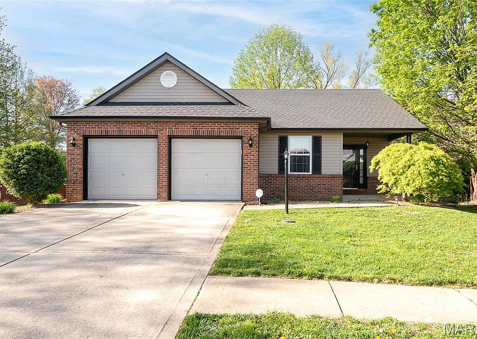 1st image of 54 Julie Dr