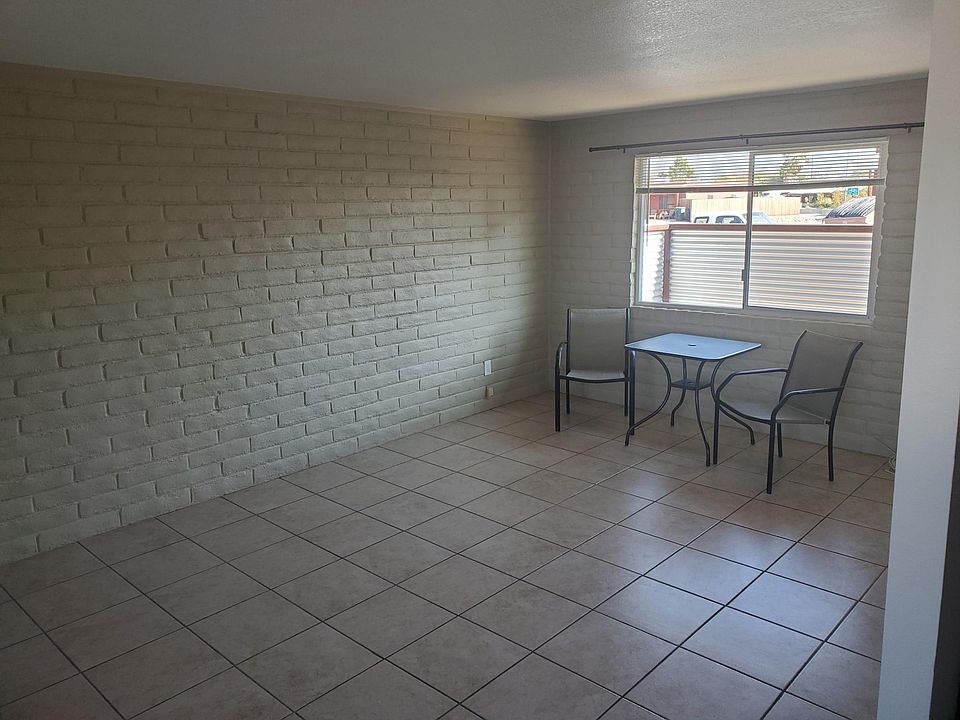 1st image of 3434 E Blacklidge Dr