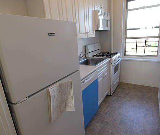 4th image of 6561 Saunders St APT 8I