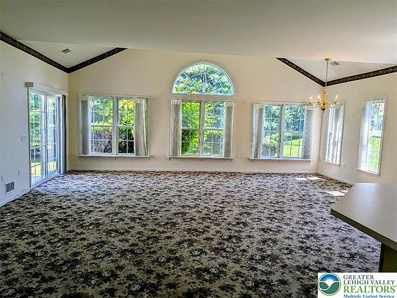 2nd image of 72 Glenmoor Cir S