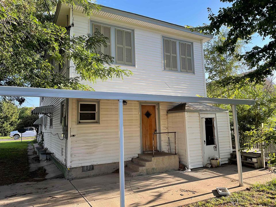 111 E 12th St, Ellis, KS 67637 Zillow