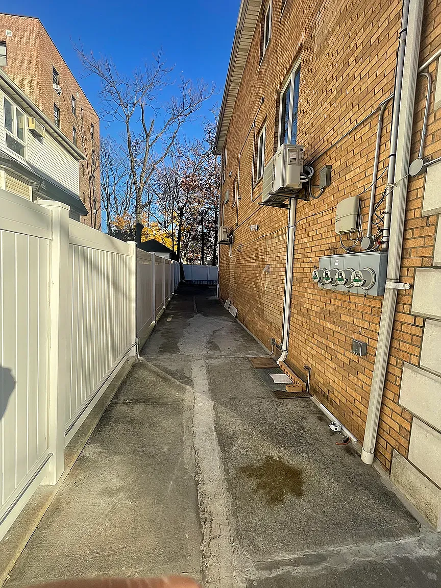 2163 East 17th Street — Photo 2