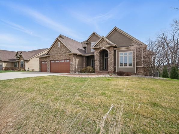 7401 NW 107th St, Johnston, IA 50131
