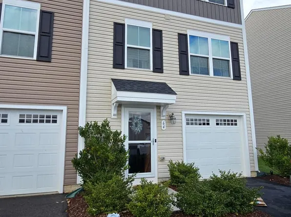 64 Chincoteague Ln, Martinsburg, WV 25403