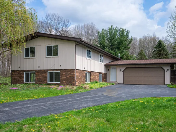 831 Opal Dr, Valparaiso, IN 46383