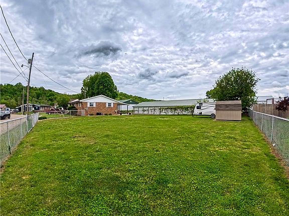 4th image of 708 Circle Dr