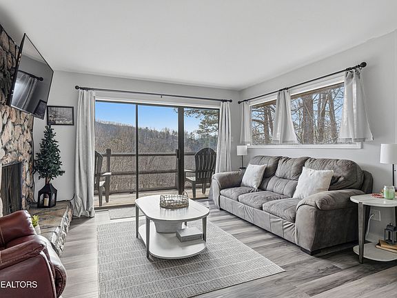 3rd image of 1081 Cove Rd APT 1024