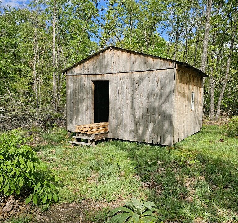2nd image of 10366 Aiken Rd