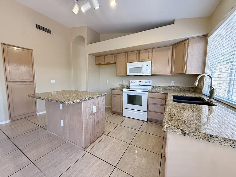 9821 W Yukon Dr — Photo 17