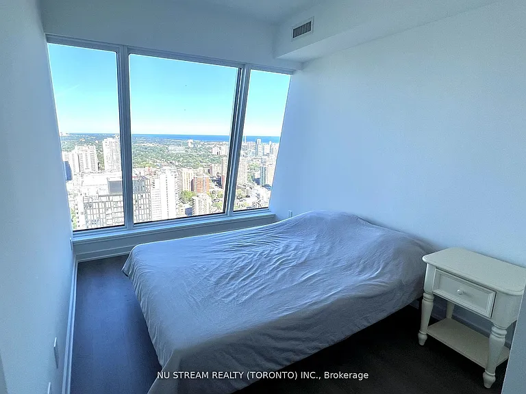 8 Wellesley St W #5507 — Photo 9