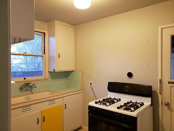 3rd image of 569 Homer Ave