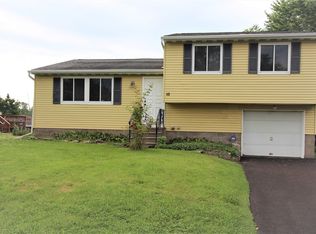 10 Fox Hollow Dr, Hamlin, NY 14464