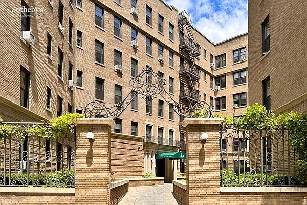 Sold by Sotheby's International Realty | media 8