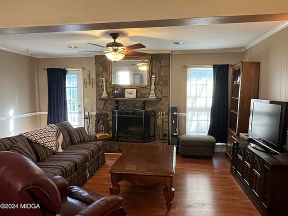 5th image of 2924 Clairmont Ave
