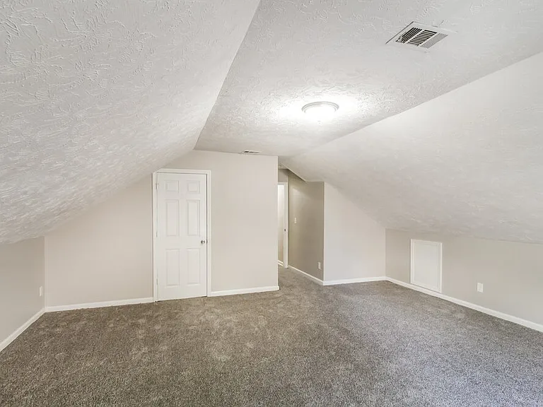 6583 Carriage Ln — Photo 18