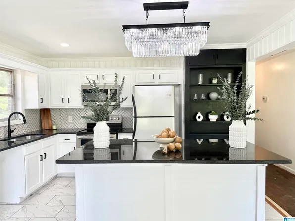 1015 Forest Cir, Bessemer, AL 35023