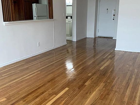 5th image of 14943 35th Ave #4R