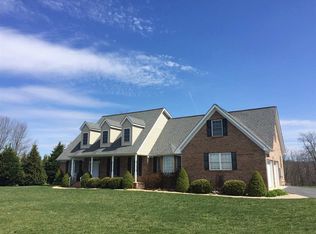 203 Hampton Dr, Stuarts Draft, VA 24477