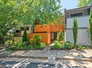 2005 Approach Ln, Reston, VA 20191