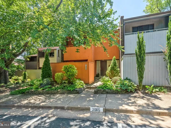 2005 Approach Ln, Reston, VA 20191