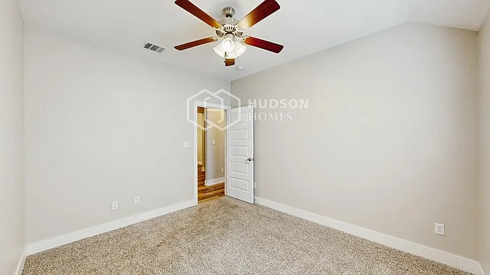 318 E Lake St — Photo 18
