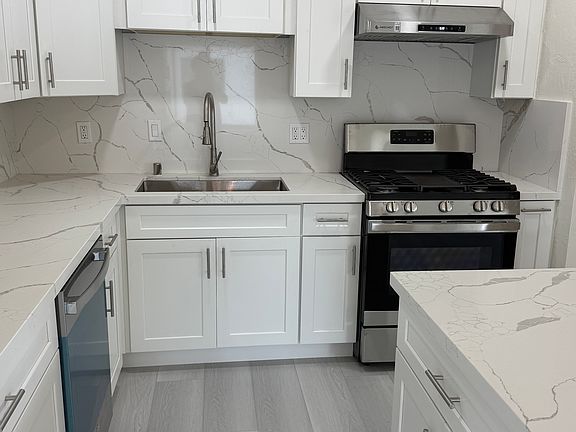 5th image of 217 17th St APT A