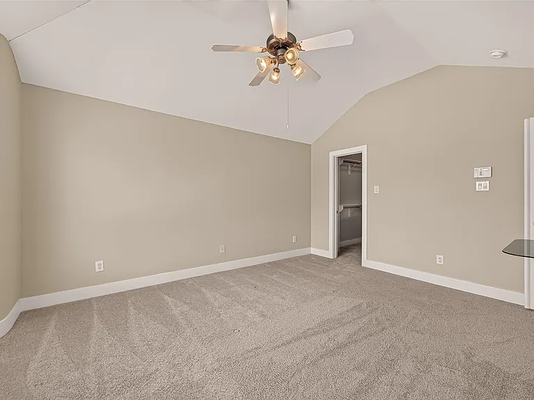 733 W 22nd St #D — Photo 28