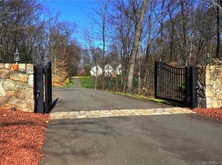 983 Patricia Ct, Orange, CT 06477