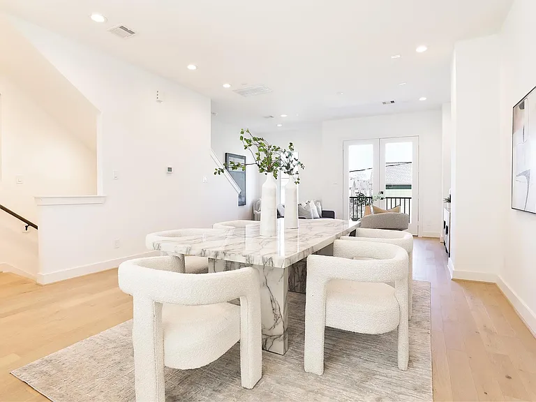 1020 W 15th 1/2 St #B — Photo 20