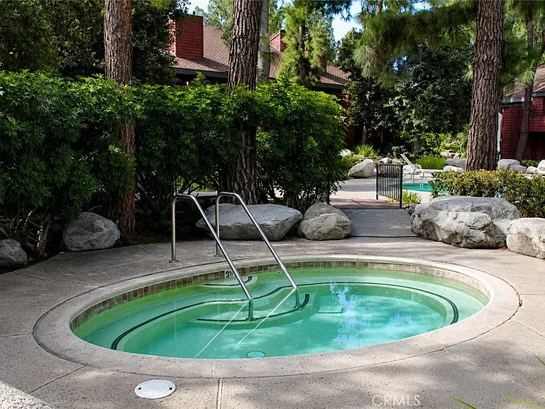 380 S Prospectors Rd — Photo 14