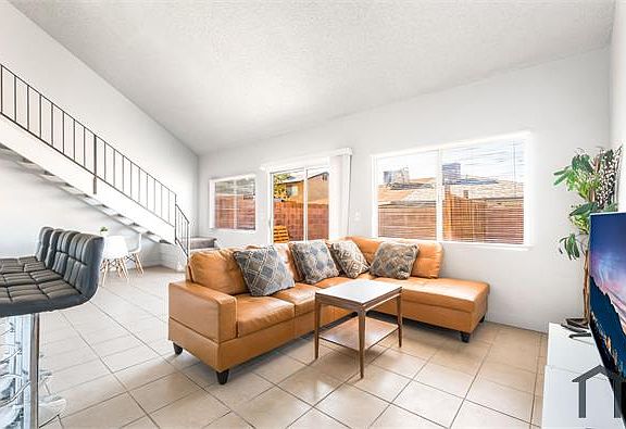 3rd image of 4409 Shalimar Ave