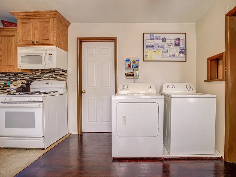 913 E Comanche St — Photo 3