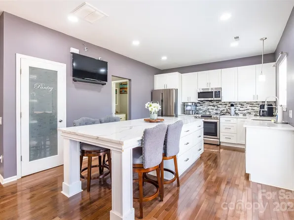 2719 Mulberry Pond Dr, Charlotte, NC 28208