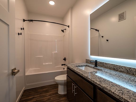 4th image of 5405 Chicago Ave #403