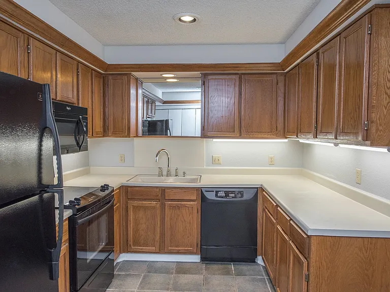 5128 Ledgestone Dr — Photo 16