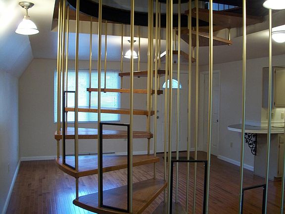 510 Mercer Road Butler, Pa. for rent. Spriral staircase. Bea