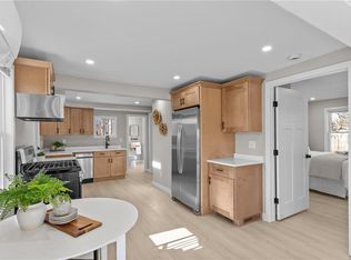 135 Hawksley Ave, Warwick, RI 02889