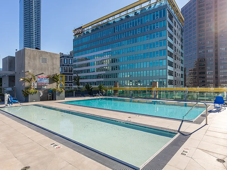 Skylux on Wilshire — Photo 5