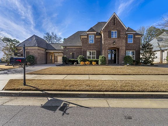 3rd image of 10713 Magnolia Park Cir S