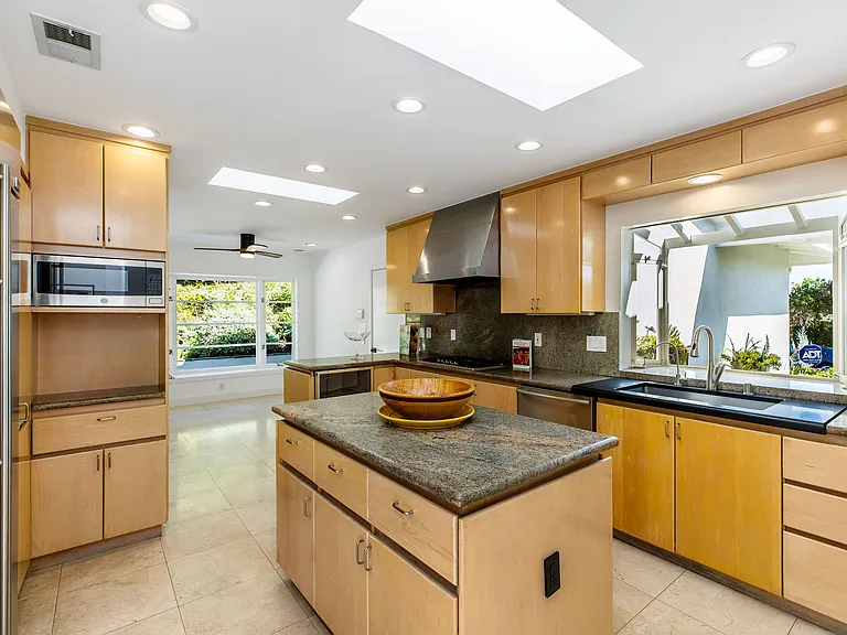 341 Surfview Dr — Photo 13