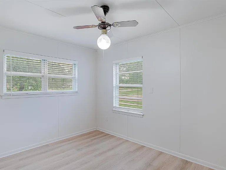 1101 Shirley Ln — Photo 18